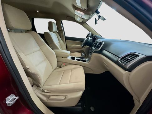 Used 2019 Jeep Grand Cherokee Laredo image 31