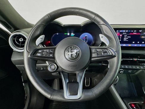 Used 2024 Alfa Romeo Tonale Veloce image 11