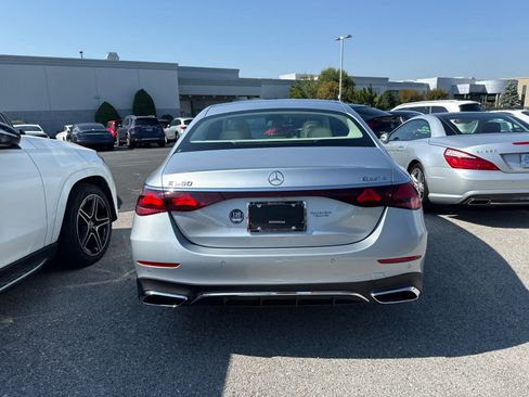 Used 2025 Mercedes-Benz E 350 4MATIC Sedan image 3