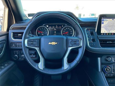 Used 2021 Chevrolet Suburban Premier w/ Premium Package image 17