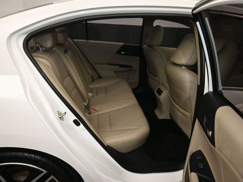 Used 2017 Honda Accord Touring image 39