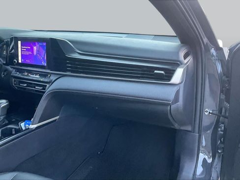 Used 2025 Toyota Camry SE w/ Convenience Package FWD image 19