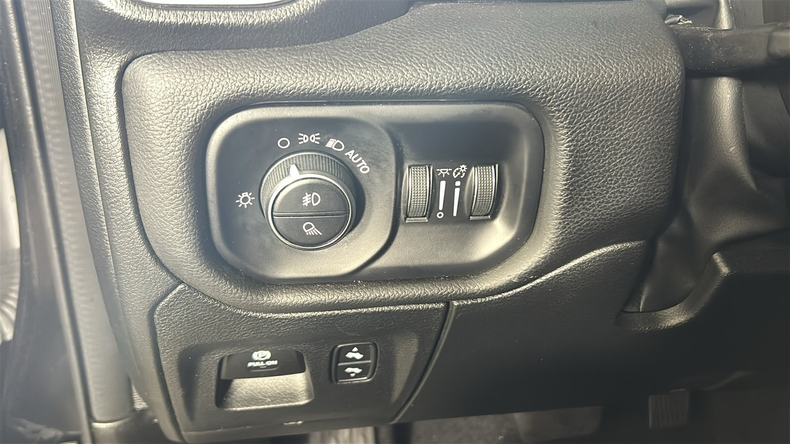 Used 2025 RAM 1500 Big Horn AWD/4WD image 24