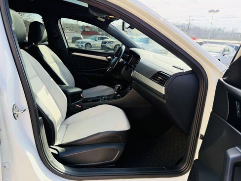 Used 2019 Volkswagen Jetta R-Line image 11