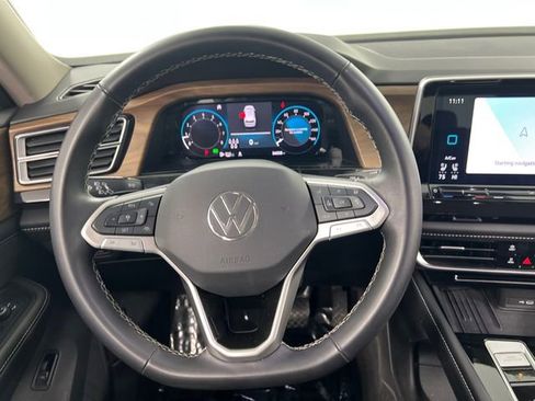 Used 2025 Volkswagen Atlas SE AWD/4WD image 10