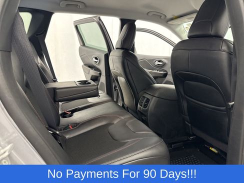Used 2022 Jeep Cherokee Trailhawk w/ Comfort/Convenience Group AWD/4WD image 34
