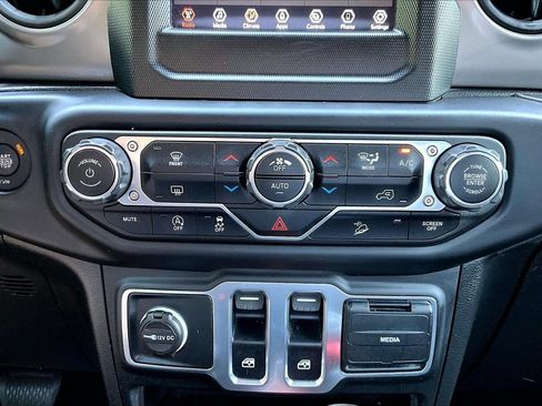 Used 2021 Jeep Wrangler Sport AWD/4WD image 17