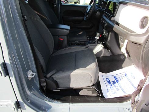 Certified 2024 Jeep Gladiator Sport image 13