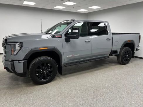 Used 2024 GMC Sierra 3500 AT4 w/ AT4 Premium Plus Package AWD/4WD image 5