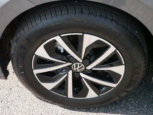 Certified 2025 Volkswagen Jetta S image 15