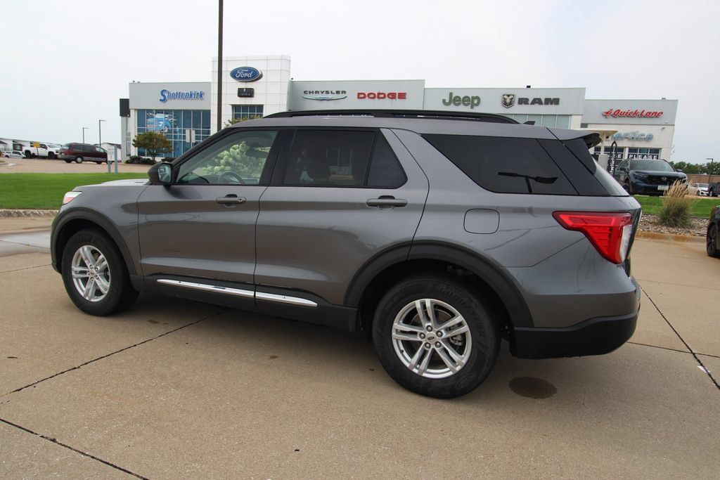 Used 2022 Ford Explorer XLT w/ Equipment Group 202A AWD/4WD image 15