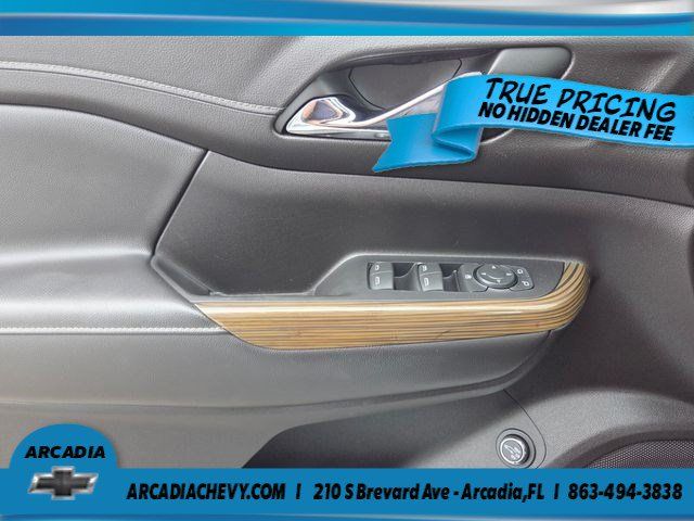 Used 2022 GMC Acadia SLE w/ Driver Convenience Package FWD image 31