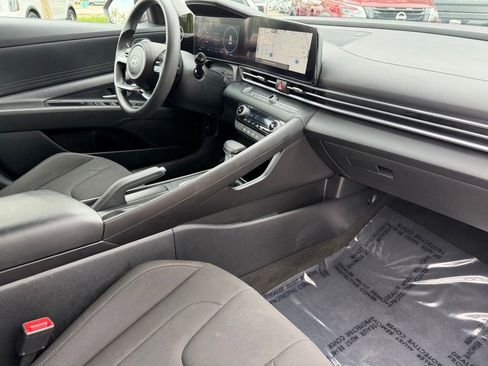 Used 2024 Hyundai Elantra SEL FWD image 10