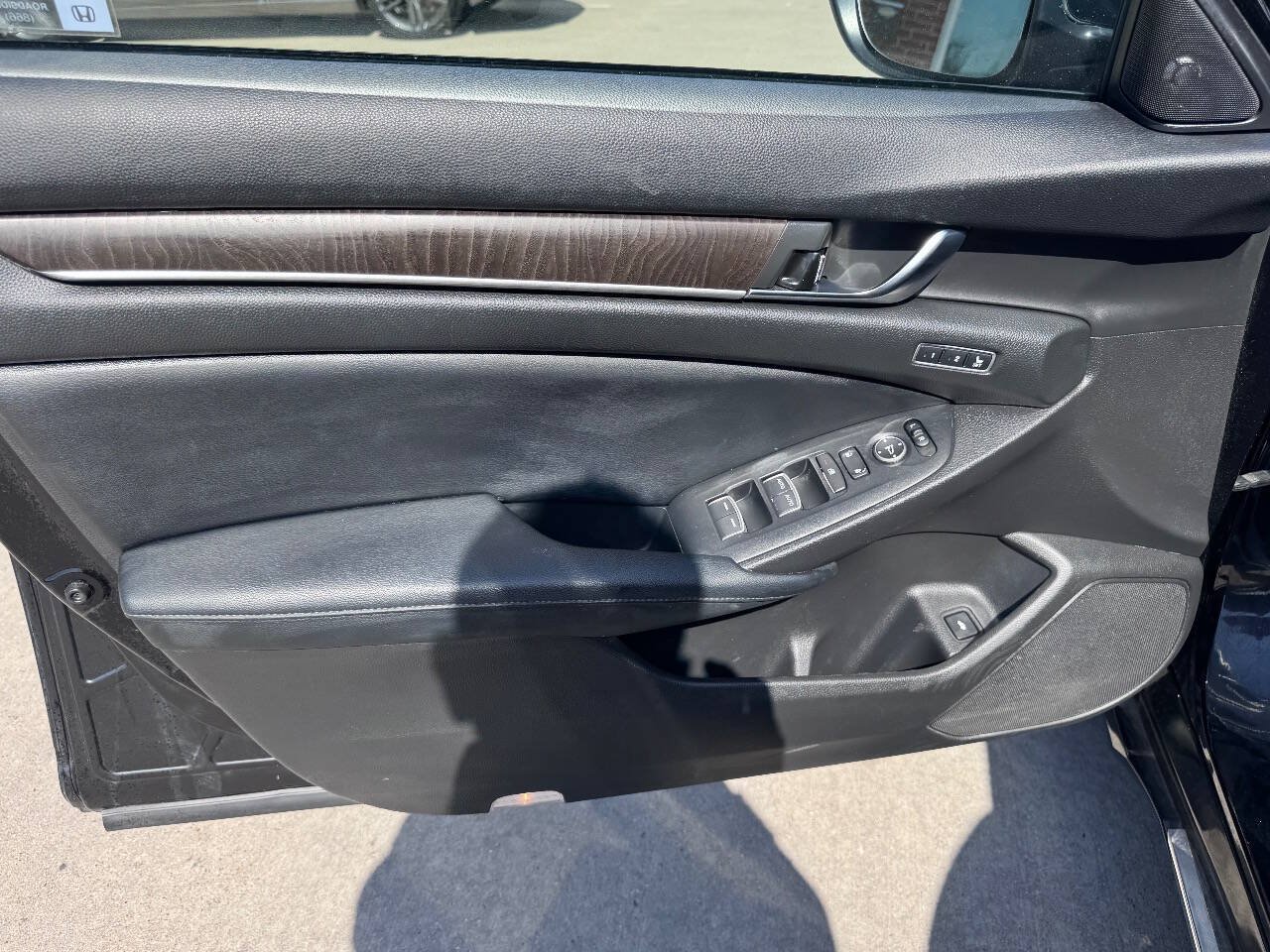 Used 2018 Honda Accord Touring image 8