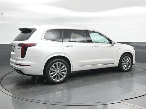 Used 2021 Cadillac XT6 Premium Luxury FWD image 2