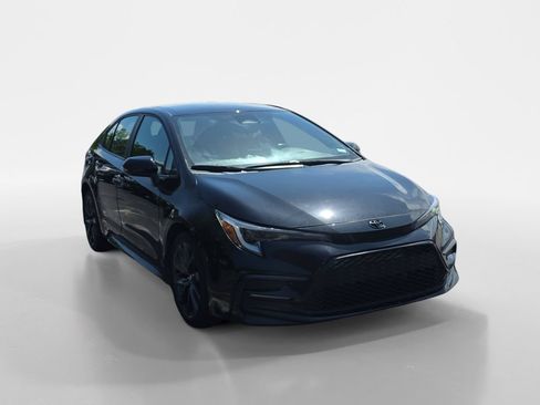 Used 2025 Toyota Corolla SE FWD image 2