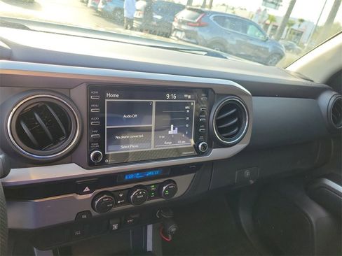 Used 2021 Toyota Tacoma SR5 w/ Trail Edition image 31