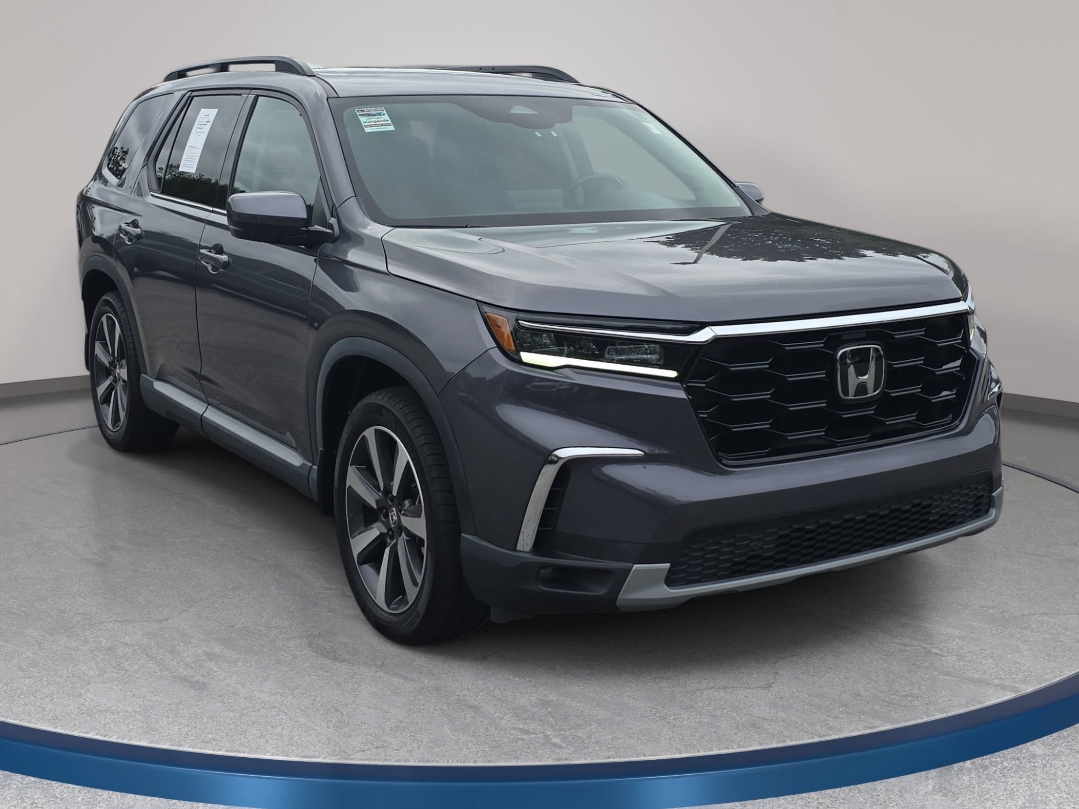 Used 2024 Honda Pilot Touring image 3