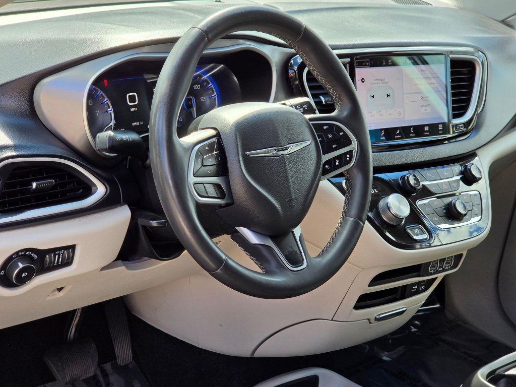 Used 2022 Chrysler Pacifica Touring-L FWD image 54