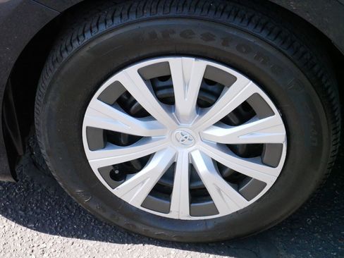 Used 2018 Toyota Camry LE image 15