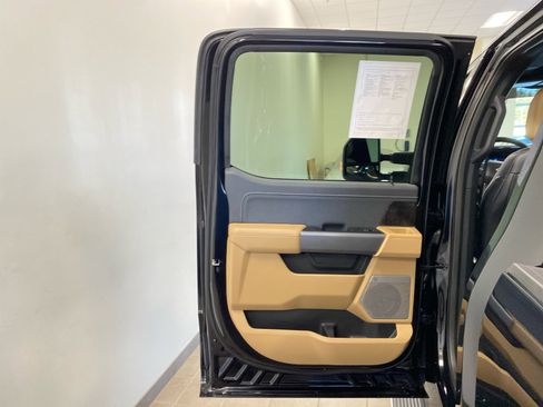 Certified 2025 Ford F350 Lariat w/ Lariat Ultimate Package image 8