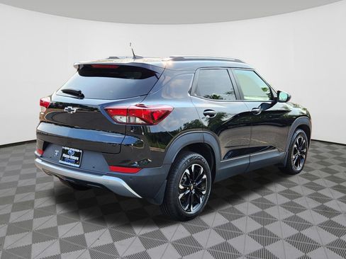 Used 2021 Chevrolet TrailBlazer LT w/ LPO, Blackout Package FWD image 4