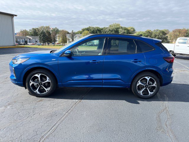 Used 2023 Ford Escape ST-Line Select w/ Tech Pack #2 AWD/4WD image 2