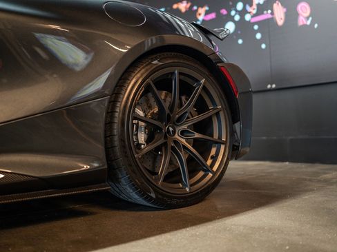 Used 2021 McLaren 765LT image 18