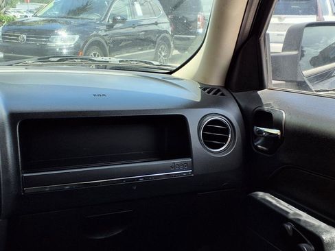 Used 2010 Jeep Patriot Sport image 16