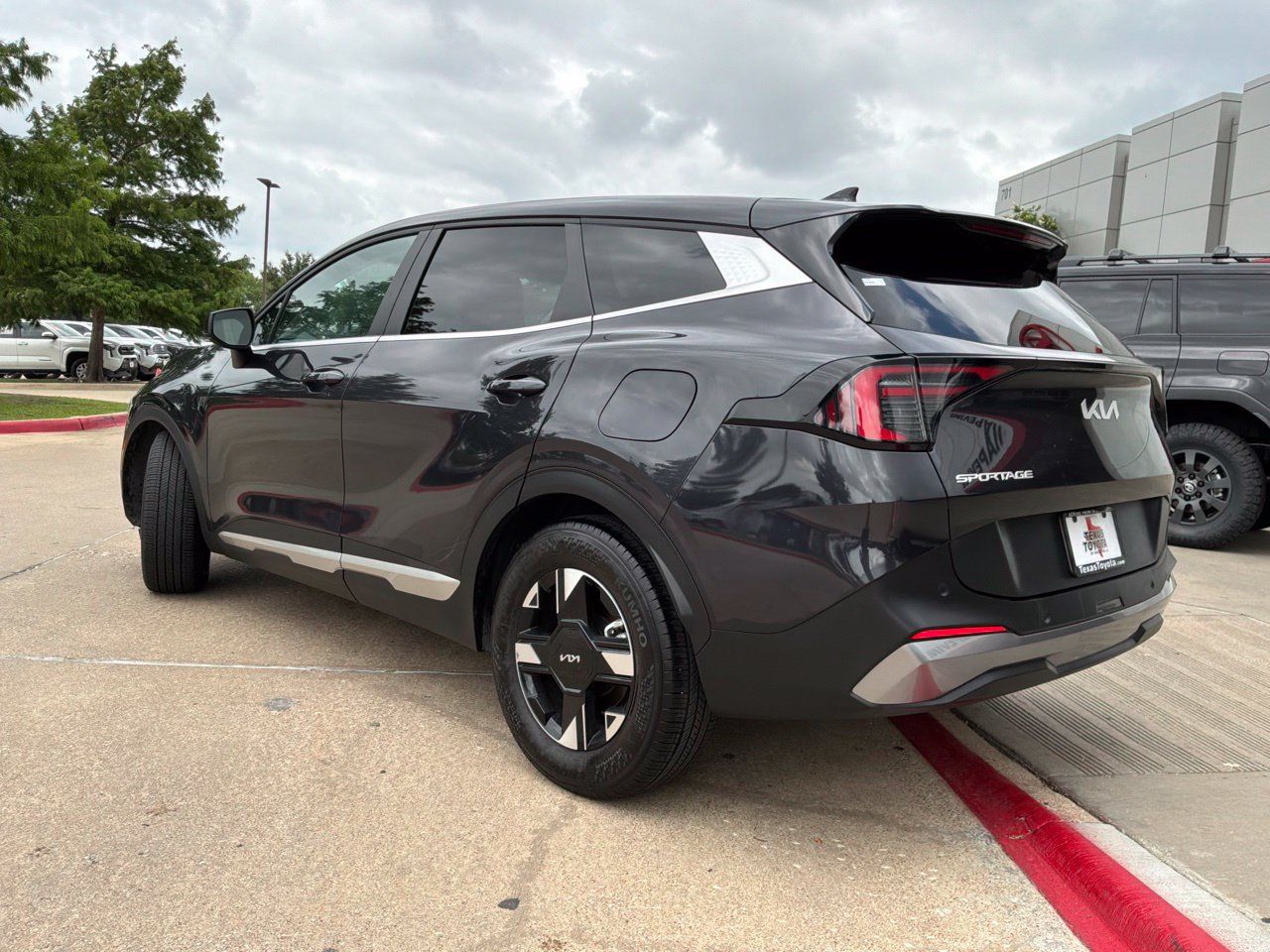 Used 2026 Kia Sportage LX FWD image 8