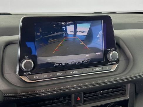 Used 2024 Nissan Rogue S FWD image 15
