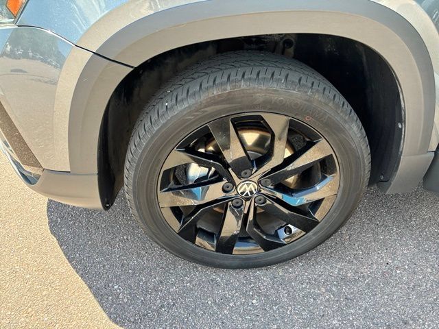 Used 2022 Volkswagen Taos SE AWD/4WD image 9