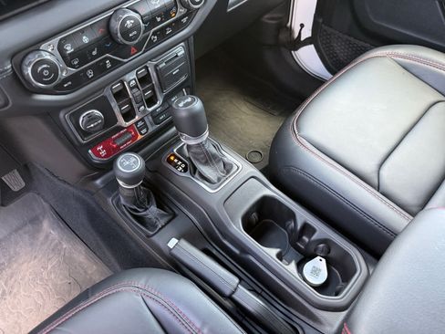 Used 2024 Jeep Wrangler Unlimited Rubicon AWD/4WD image 23