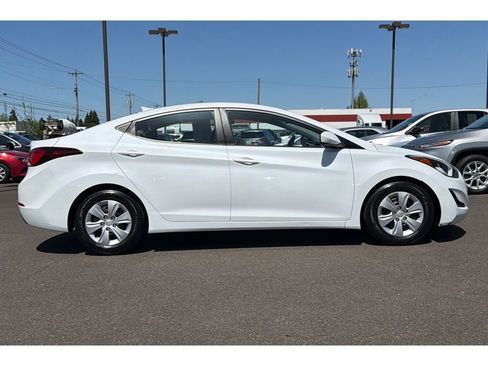 Used 2016 Hyundai Elantra SE FWD image 3