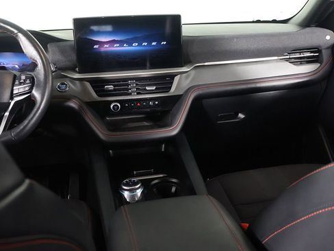 Used 2025 Ford Explorer ST-Line w/ ST-Line Street Pack AWD/4WD image 34
