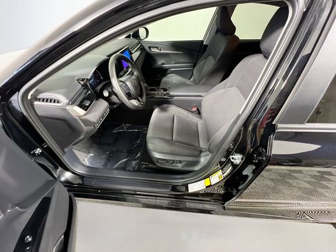 Used 2025 Toyota Camry LE w/ Convenience Package FWD image 15