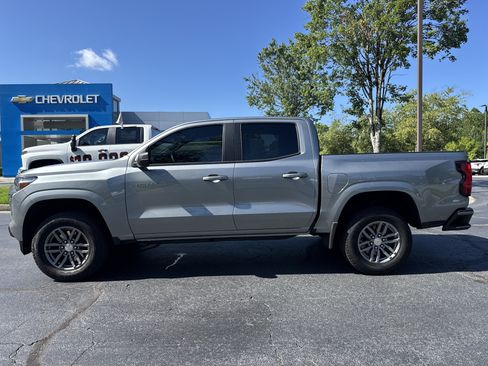 Used 2024 Chevrolet Colorado LT w/ LT Convenience Package RWD image 8