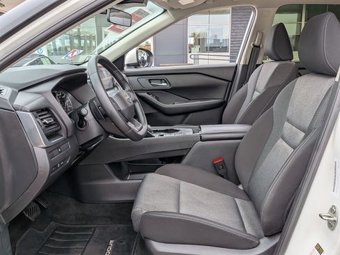 Certified 2025 Nissan Rogue SV image 14