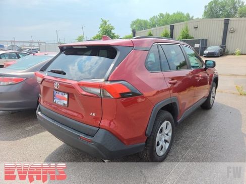 Used 2021 Toyota RAV4 LE FWD image 3