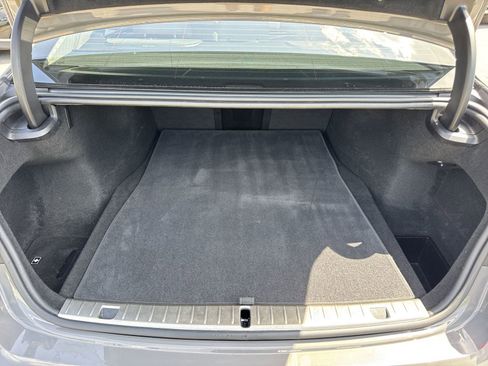 Used 2022 BMW 740i w/ Premium Package image 32