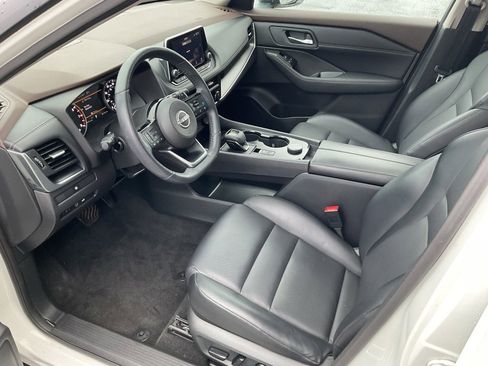 Used 2023 Nissan Rogue SV w/ SV Premium B Package image 9