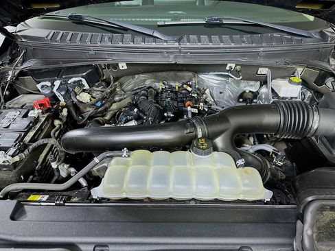 Used 2022 Ford Expedition XLT RWD image 9