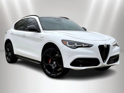 Used 2024 Alfa Romeo Stelvio Veloce AWD/4WD image 3