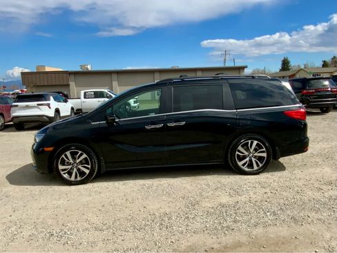 Used 2024 Honda Odyssey Touring image 2