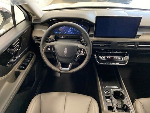 New 2025 Lincoln Corsair AWD w/ Equipment Group 101A image 11