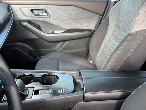Used 2023 Nissan Rogue SV FWD image 9