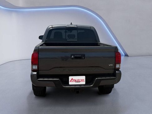 Used 2018 Toyota Tacoma TRD Off-Road w/ Technology Package AWD/4WD image 4
