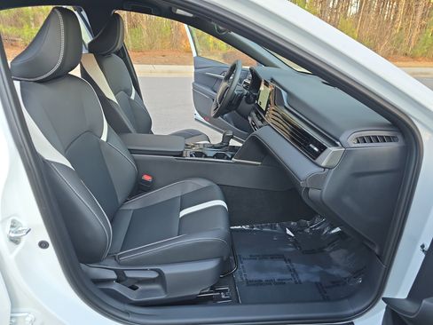 Used 2025 Toyota Camry SE image 10