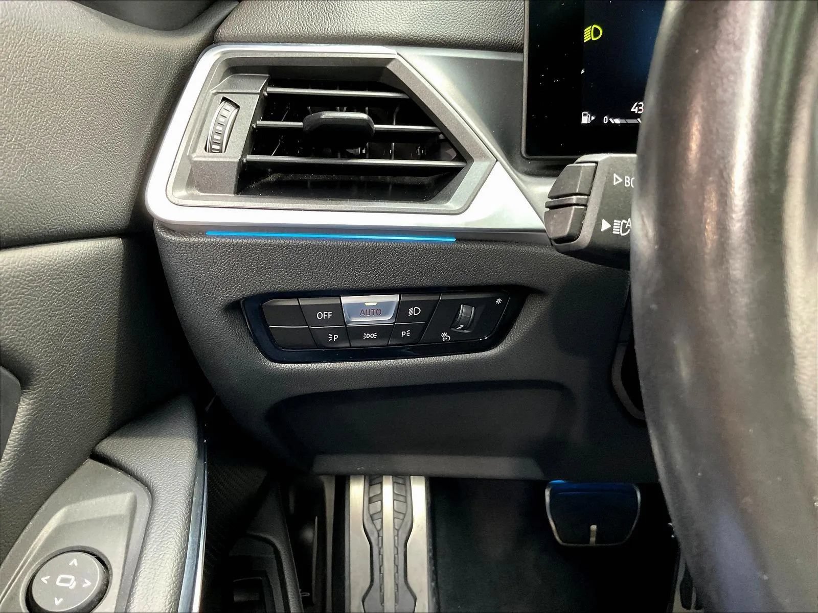 Used 2023 BMW 330i Sedan w/ M Sport Package RWD image 25
