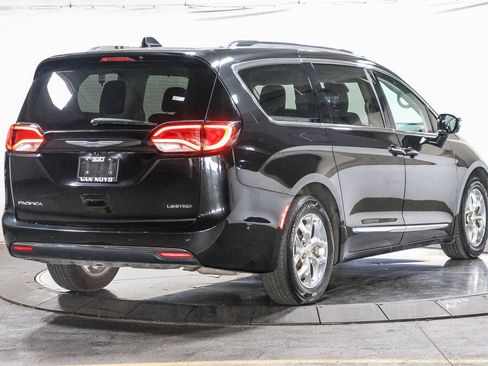 Used 2019 Chrysler Pacifica Limited w/ Advanced Safetytec Group FWD image 4